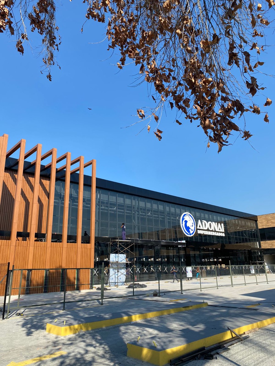 Fachada de Adonai Supermercados Cachamorra